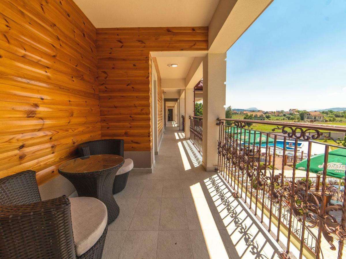 Hotel Royal Garden Никшич Экстерьер фото