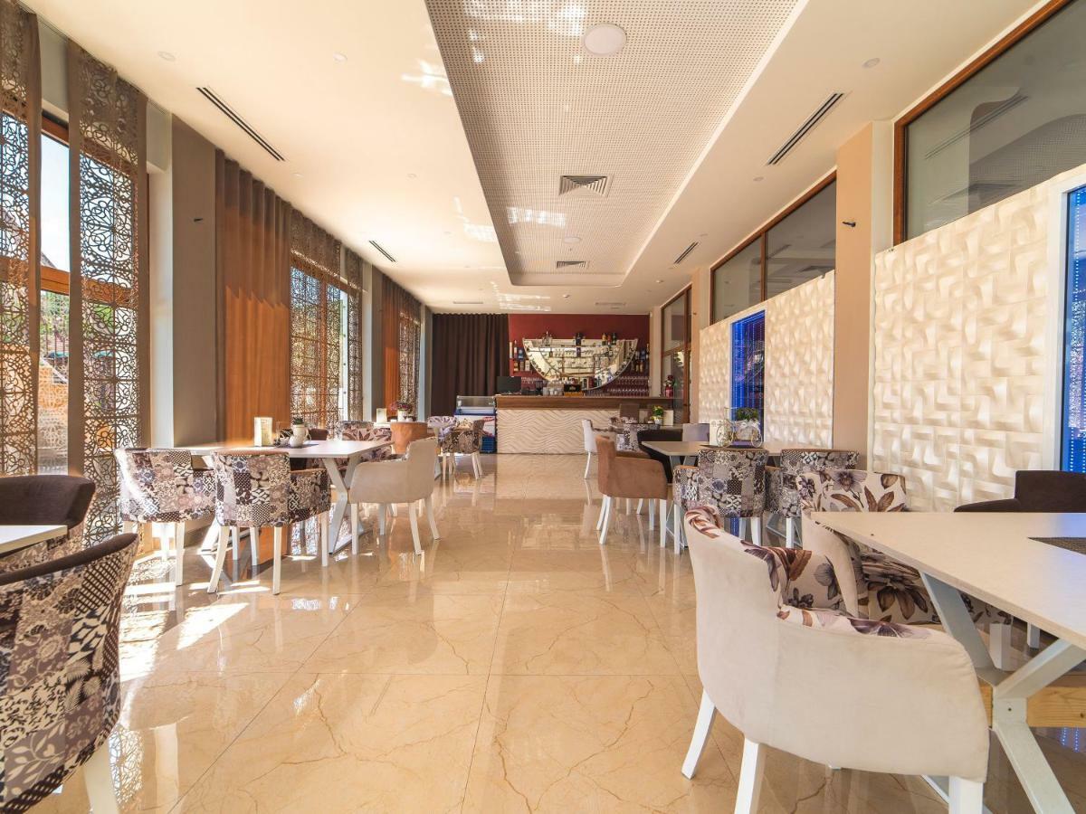 Hotel Royal Garden Никшич Экстерьер фото