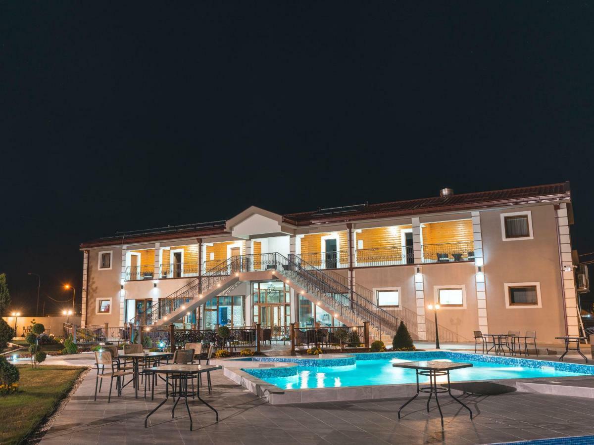 Hotel Royal Garden Никшич Экстерьер фото